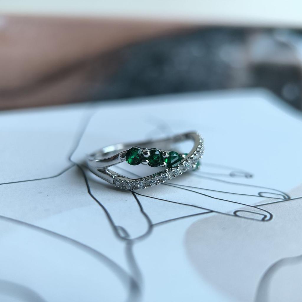 Серебряное кольцо с изумрудом nano 0.842ct, вес изделия 3,26 гр (2192152)