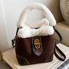 Pendler-Handtasche Damen-Handtasche Winter exquisite Beuteltasche Retro-Tasche Damen