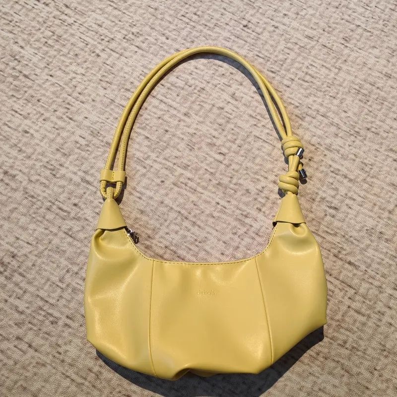 

Bag Women 2025 Spring and Summer New Exquisite Small Horn Underarm Bag Fashion Commuter All-Match Shoulder Messenger Bag Women s Bag Yellow [single pack]]