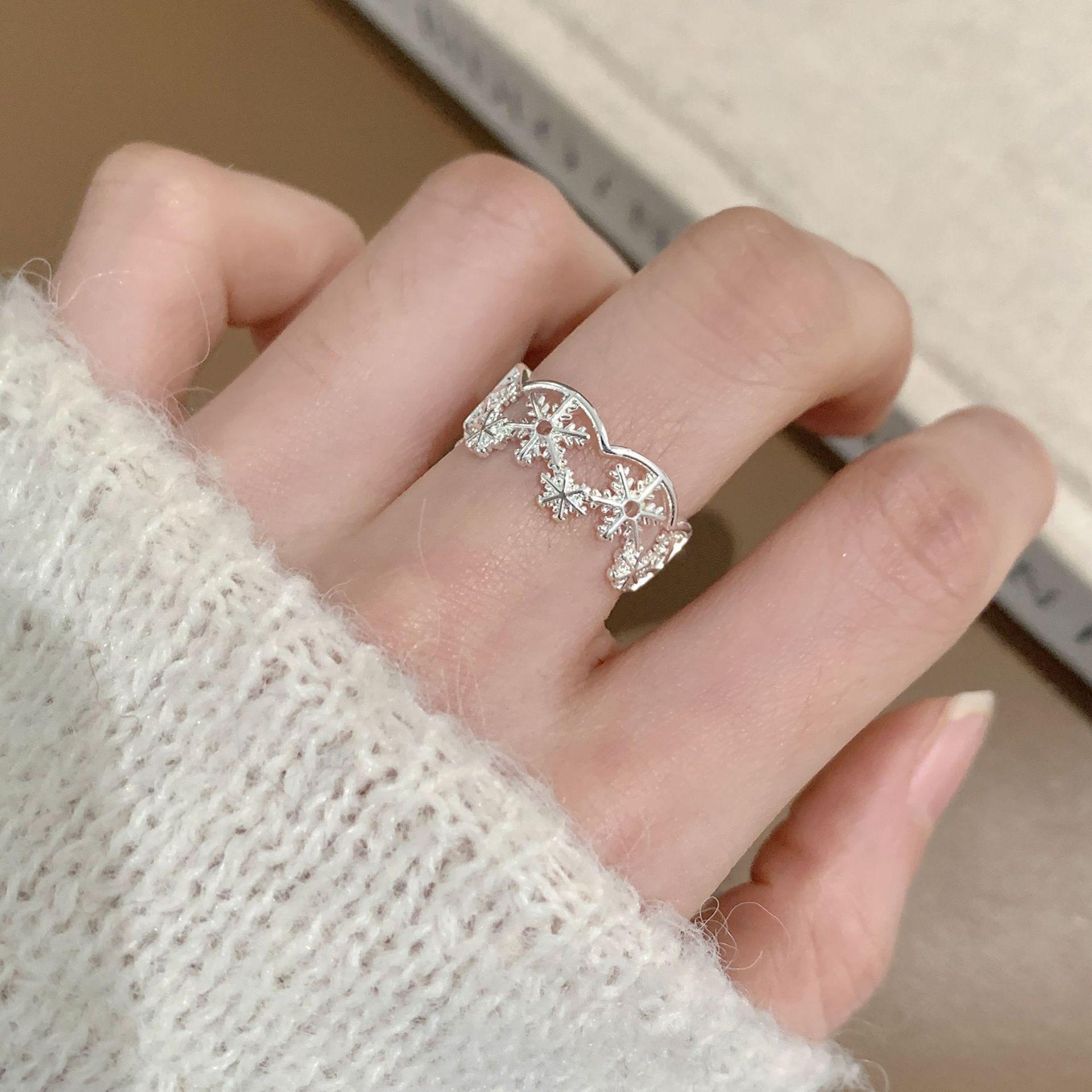 

Sweet Hollow Snowflake Women s Ring: Versatile, Fashionable, Exquisite Design for Index Finger, Trendy and Elegant for OL Commute. One Size