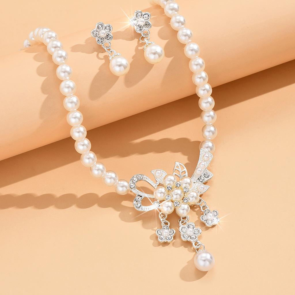 3-piece Jewelry Set, Floral Women's Pearl Earrings, Necklace Decoration Suitable for Women To Attend Parties