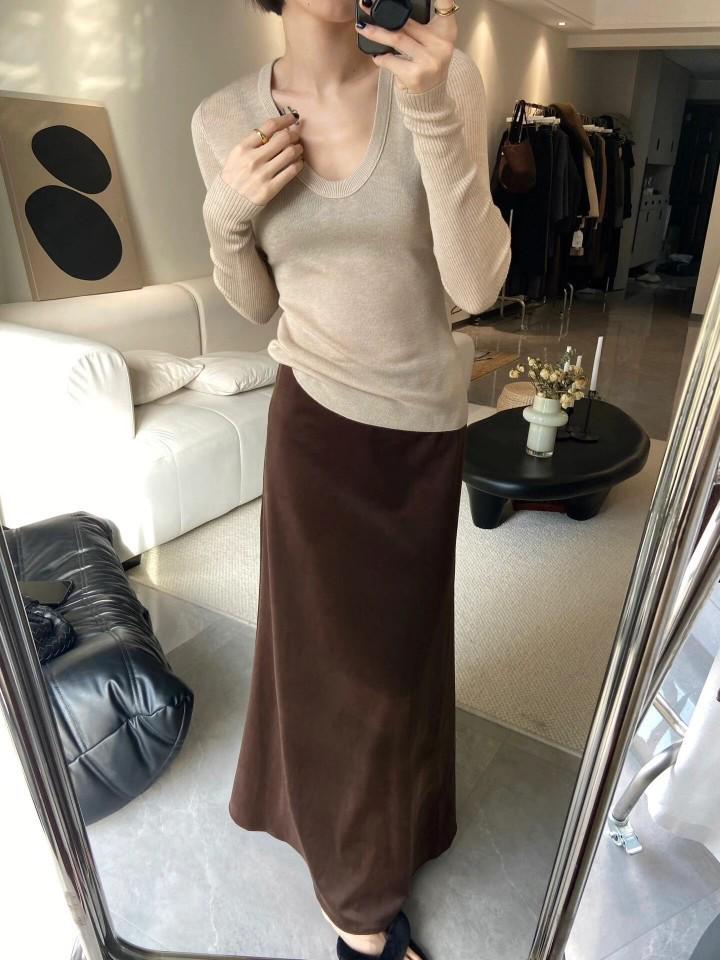 Elegant Fishtail Skirt: Velvet, Warm, Age-Reducing, Versatile