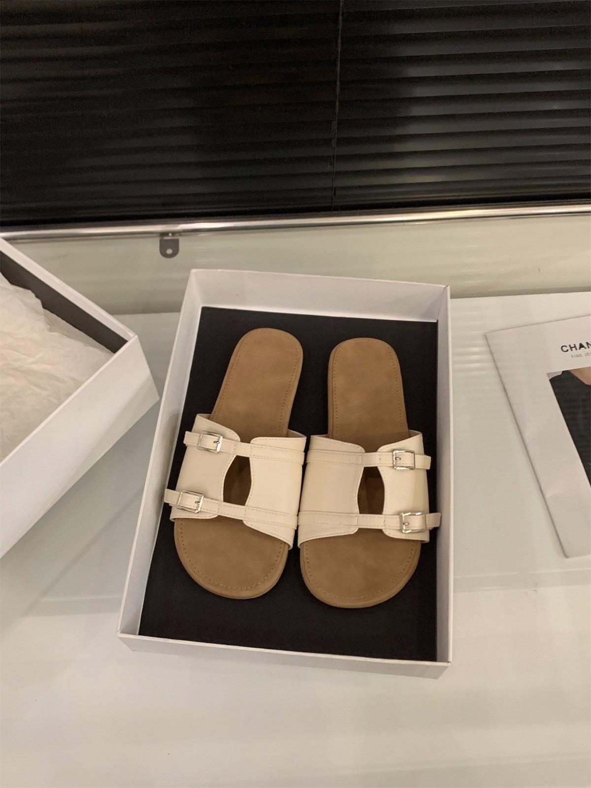 

French small sandals silver flat bottom one-word shoes women s shoes wear 2025 new seaside beach yellow sandals 40 бежевый