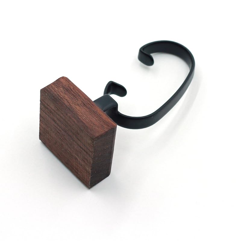 Stylowy drewniany stojak na jeden zegarek