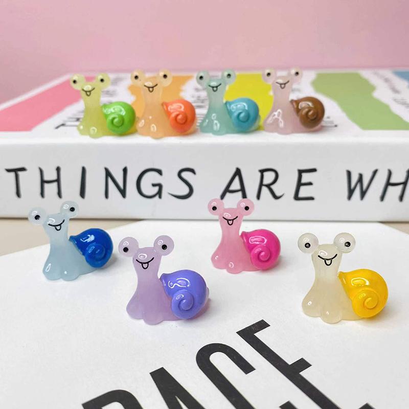 2 stk Glødende Mini Snegler Miniatyr Mose Mikrolandskap Dekorasjon Glød i Mørket Sneglefigurer Eventyrhage Tilbehør