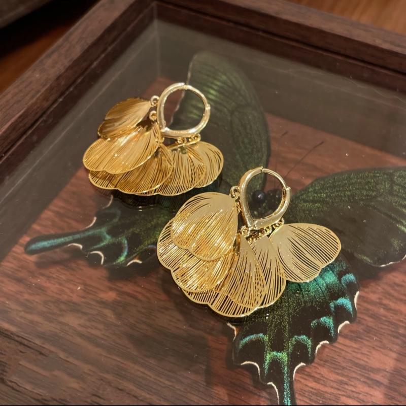 Gold Floral Tassel Ear Cuff: Retro Luxury Earrings with Unique Cool Design