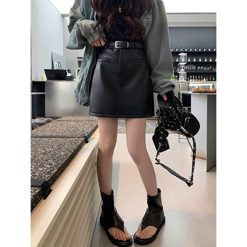 

Autumn 2024 High-Waist Black PU Leather Mini Skirt for Women - Spicy Girl Style, Slim Fit with Hip-Hugging Design and Pocket. 3XL