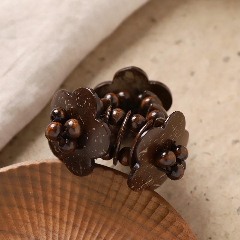 Female Bohemian Retro Coconut Shell Bracelet with Ethnic Style Beaded Charm Bracelet