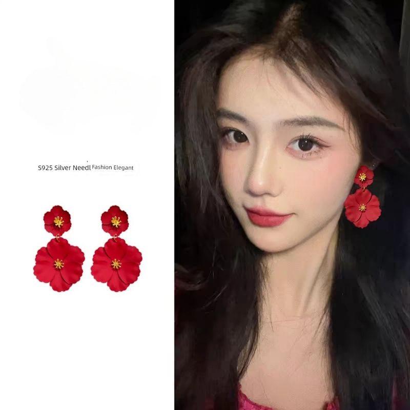 

Преувеличенные красные серьги с крупными цветами 2024 Новое поступление Самые продаваемые серьги в ретро-стиле в гонконгском стиле Преувеличенные необычные серьги-пусеты Клипсы для ушей A1100 Red big flower stud earrings (Silver Needle)
