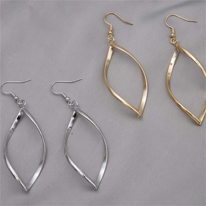 1 Pair Women's Geometric Rhombus Earrings Wave Twisted Design Sweet Sparkling Metal Drop Ear Climbers Electroplated Elegant Jewelry for Daily Party