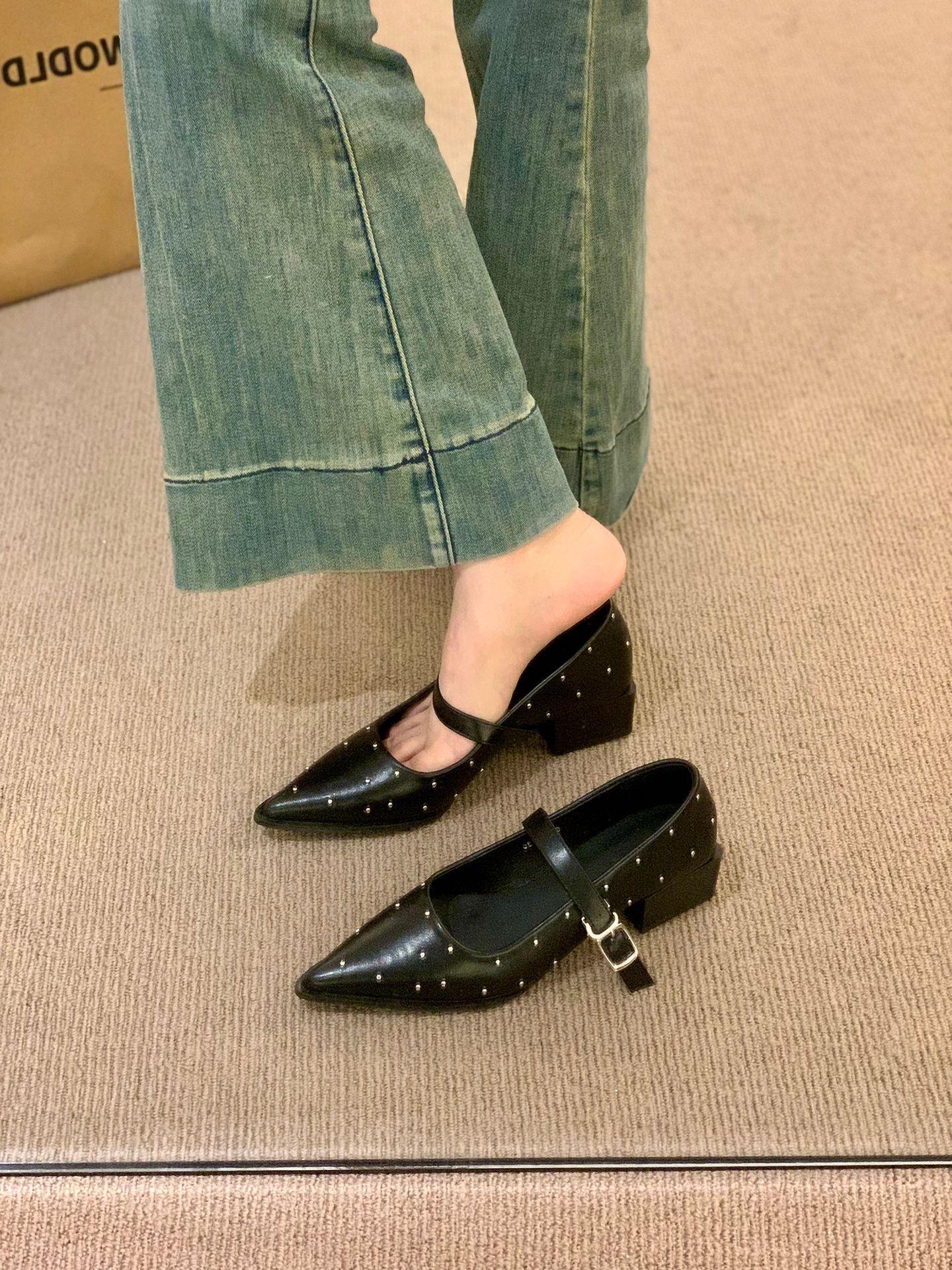 

Design sense niche silver pointed Mary Jane shoes women s spring and autumn 2025 new models with skirts late evening wind single shoes women 39 чорний
