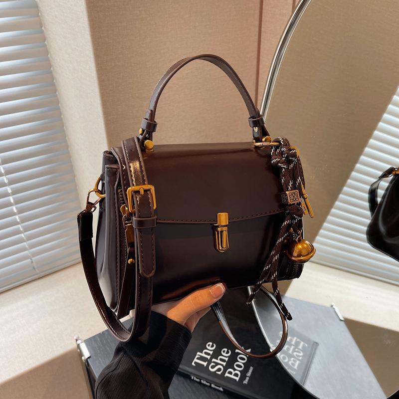 Retro Portable Small Square Bag Women's 2025 New Trendy Autumn and Winter Fashion Korean Niche Design Shoulder Messenger Bag