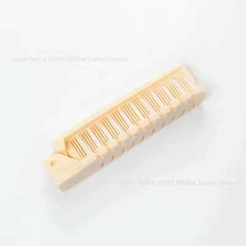 

Портативний антистатичний складаний гребінець із рідкісними та щільними зубцями — ідеально підходить для подорожей, школи та готелів — без вузлів, двоголовий дизайн для жінок. Folding comb (beige) бежевий