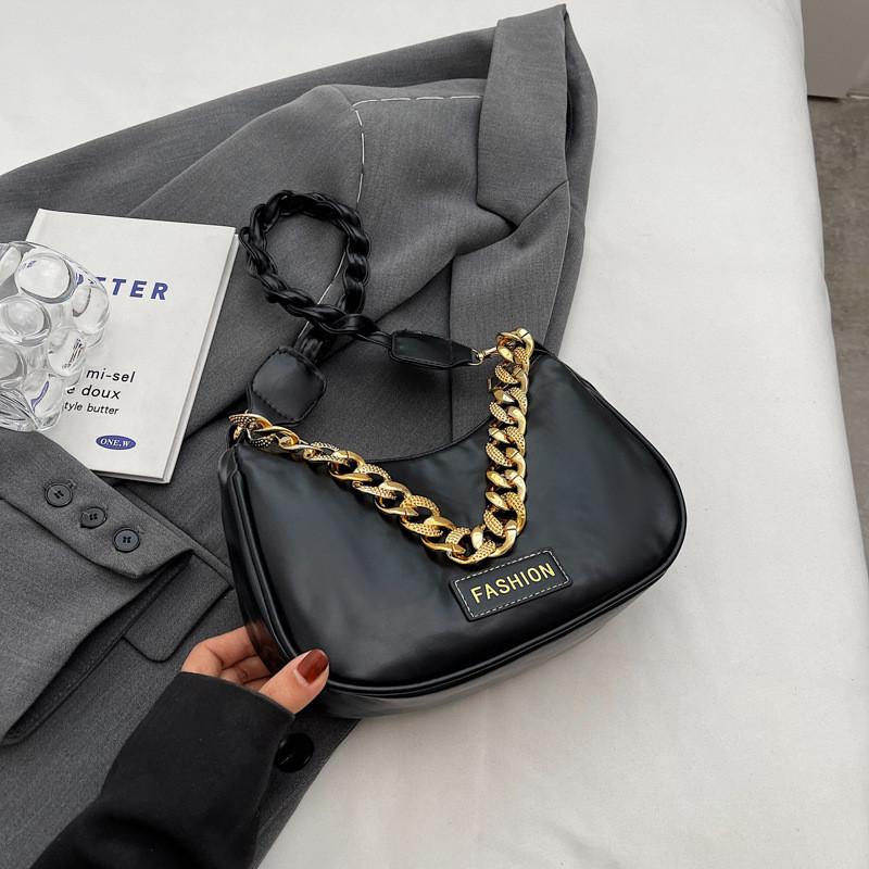 Chic Small Pu Leather Women's Chain Shoulder Bag With Zipper Closure For Everyday Style