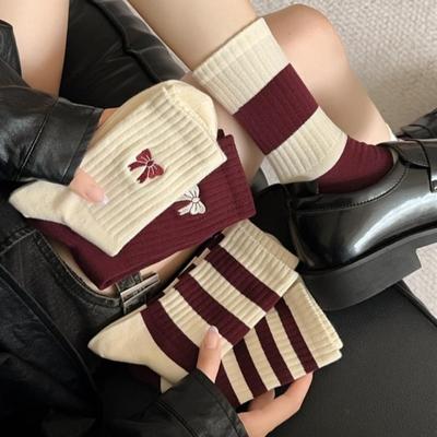 Dames Nieuwe Herfst en Winter Ankola Rode Sokken Geborduurde Strik Mid-tube Sokken