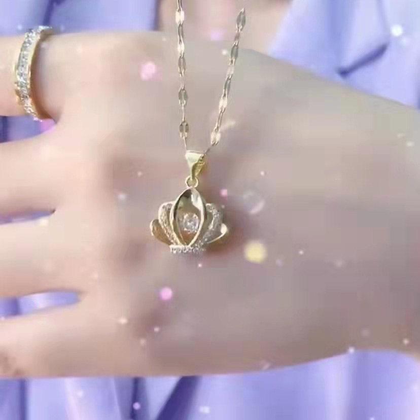 Non-Fading Luxury Maple Leaf Butterfly Clavicle Necklace