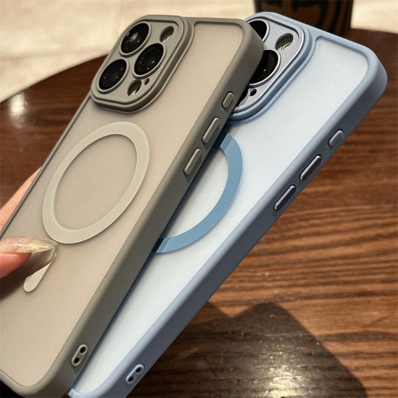 Applicable to iPhone16 imitation hardware fine hole magnetic suction mobile phone case Apple 16promax skin matte lens film 15