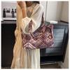 Large Capacity Ethnic Style Tote Bag for Women Fashionable Commuting Single Shoulder Tote Bag