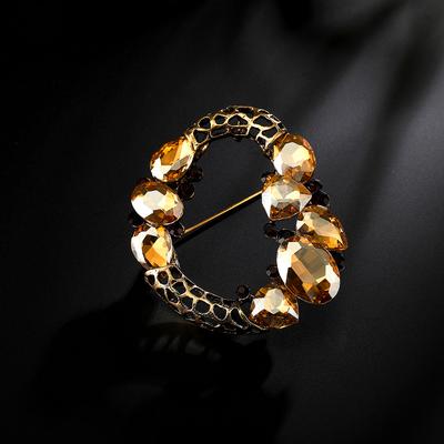 Spilla cava in cristallo retrò, spilla di personalità femminile di alta gamma, squisito abito da corsage con accessori