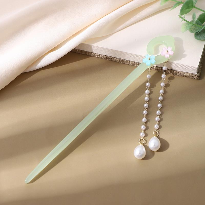 Exquisite geschnitzte Jade-Quaste Haarnadel für Hanfu und Hochsteckfrisuren für historische Kostüme