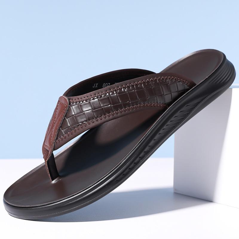 Flip-flops Men's New Summer Slippers Wear Seaside Beach Non-slip Pinch Slippers Men