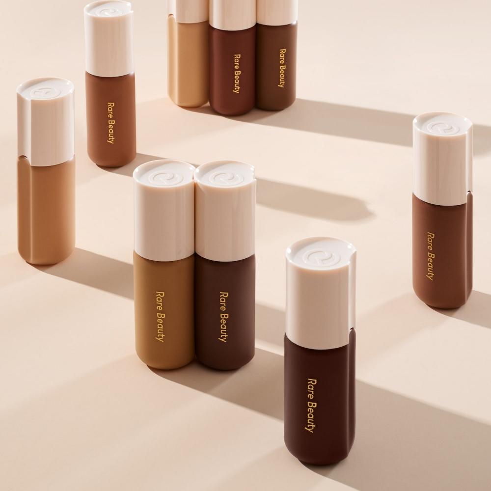 Rare Beauty By Selena Gomez Positive Light Getönte Feuchtigkeitscreme Breitbandschutz LSF 20 Sonnenschutz