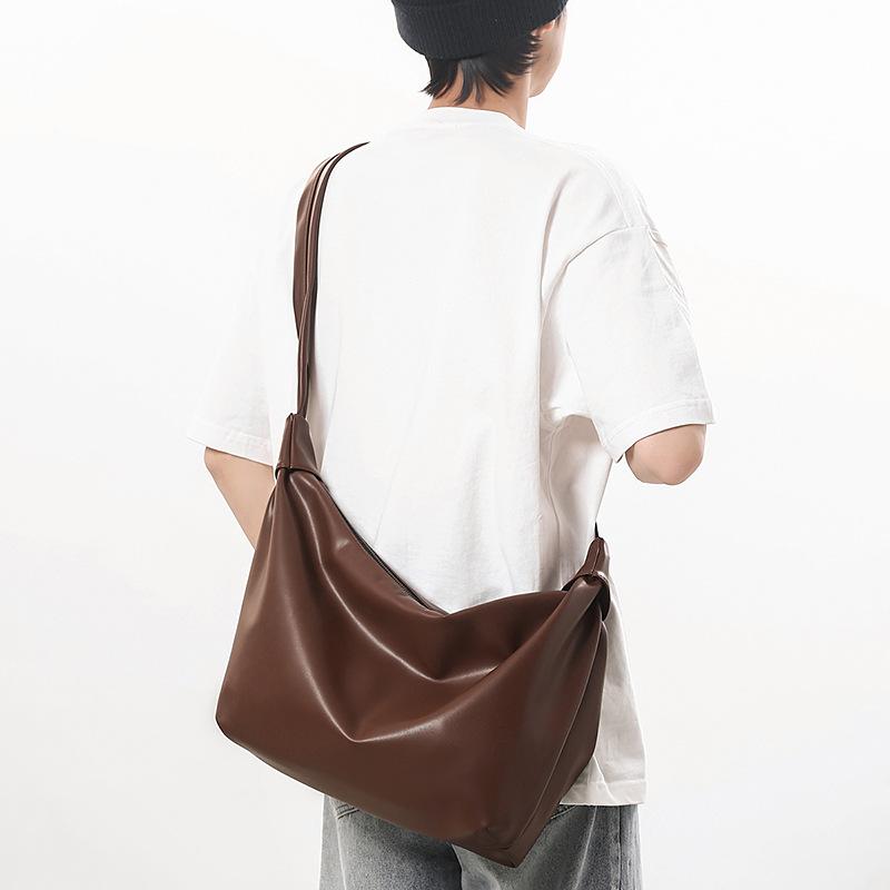Trendy Brand Messenger Bag Men'S Leisure Outdoor Lightweight And Simple Messenger Bag Shoulder Bag Cycling Satchel Versatile