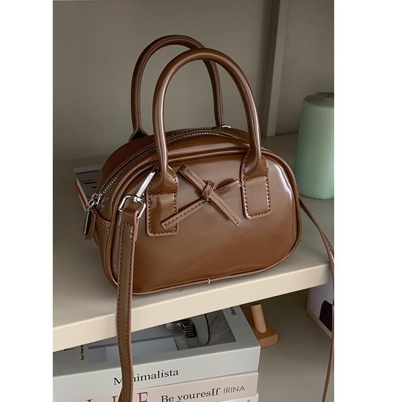 

Korean version portable bow red bag women s 2025 new fashion small square bag versatile messenger bag New Year s bag коричневый