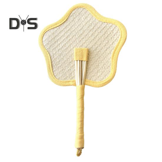 

Ручной плетеный веер ручной работы в форме цветка, веер в китайском стиле из соломы для летнего охлаждения, украшения дома жёлтый