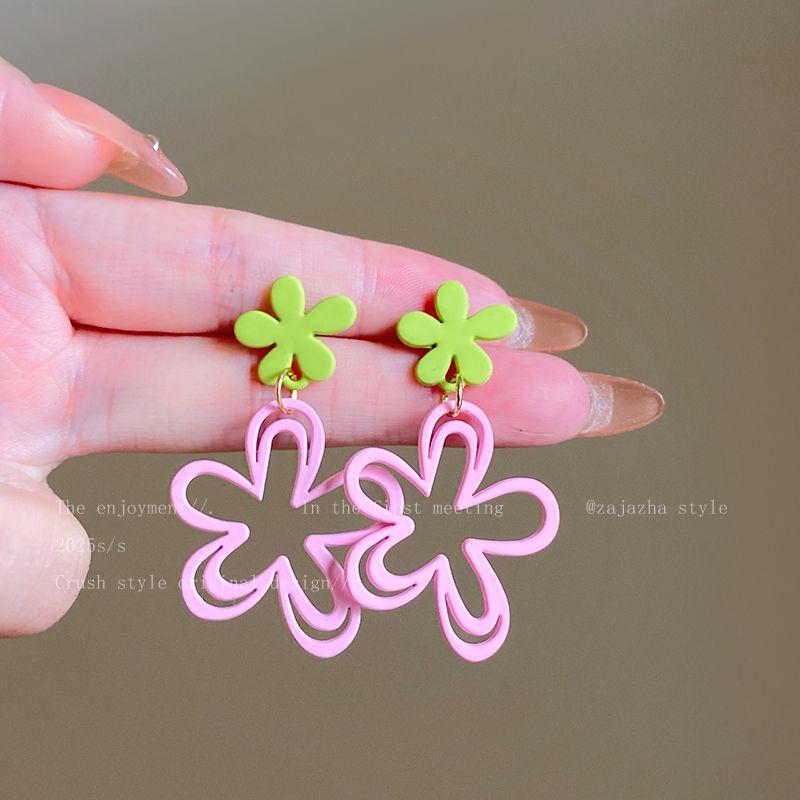 

Серьги-цветы контрастных цветов дофамина Женские Летние Супер Горячие 2025 Новое поступление Горячая распродажа Серьги в стиле морского отдыха Pair of red and green flowers