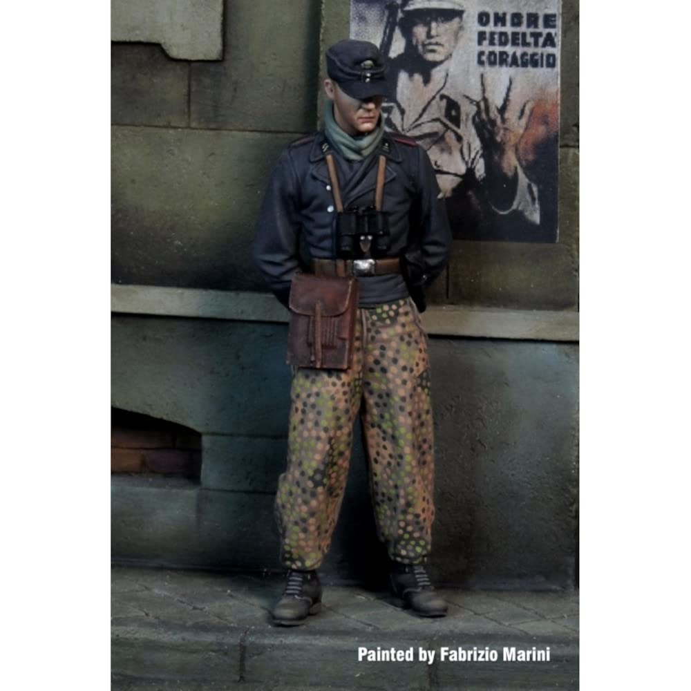 Royal Model World War II German Tank Crew Tank Crew Hands Behind Resin Kit RM878 Molding Color 1/35