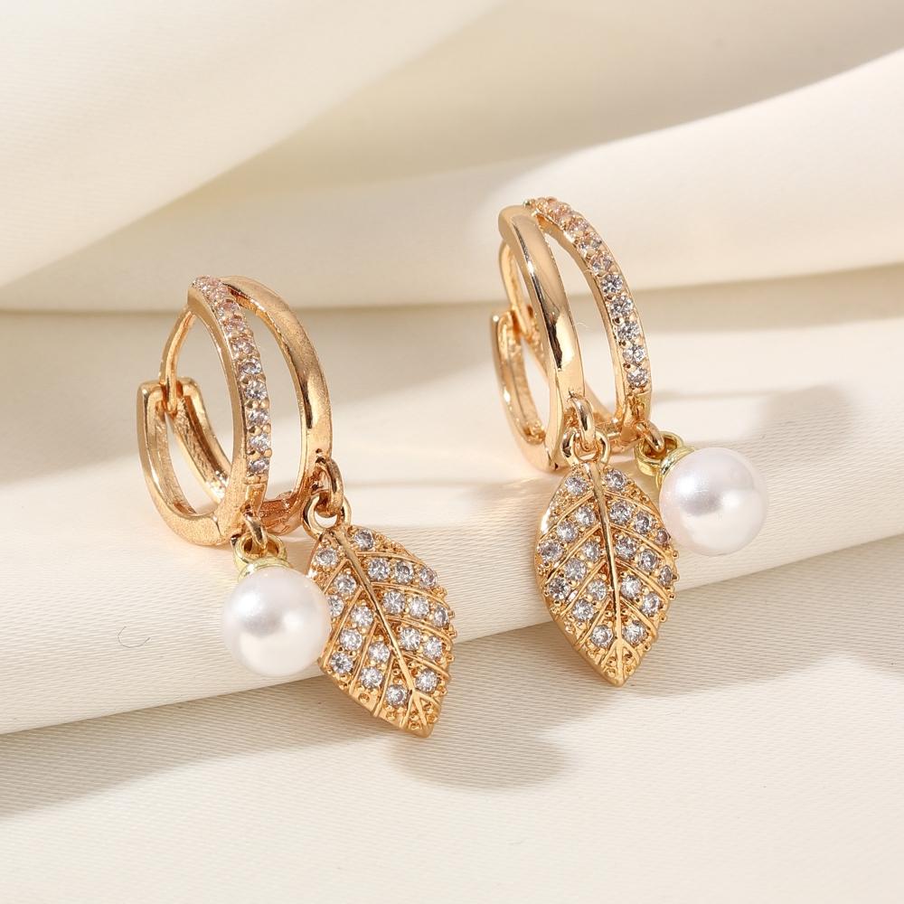 Leaves Shape Dangle Earrings for Women 2025 New Fashion Drop Earring Personalized Zirconia Jewelry Wedding Party Accessories