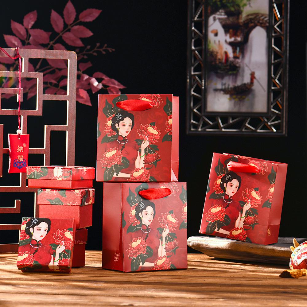 

Винтажная красная подарочная шкатулка для украшений для женского ожерелья и помады 13x15x7CM with Tote Bag