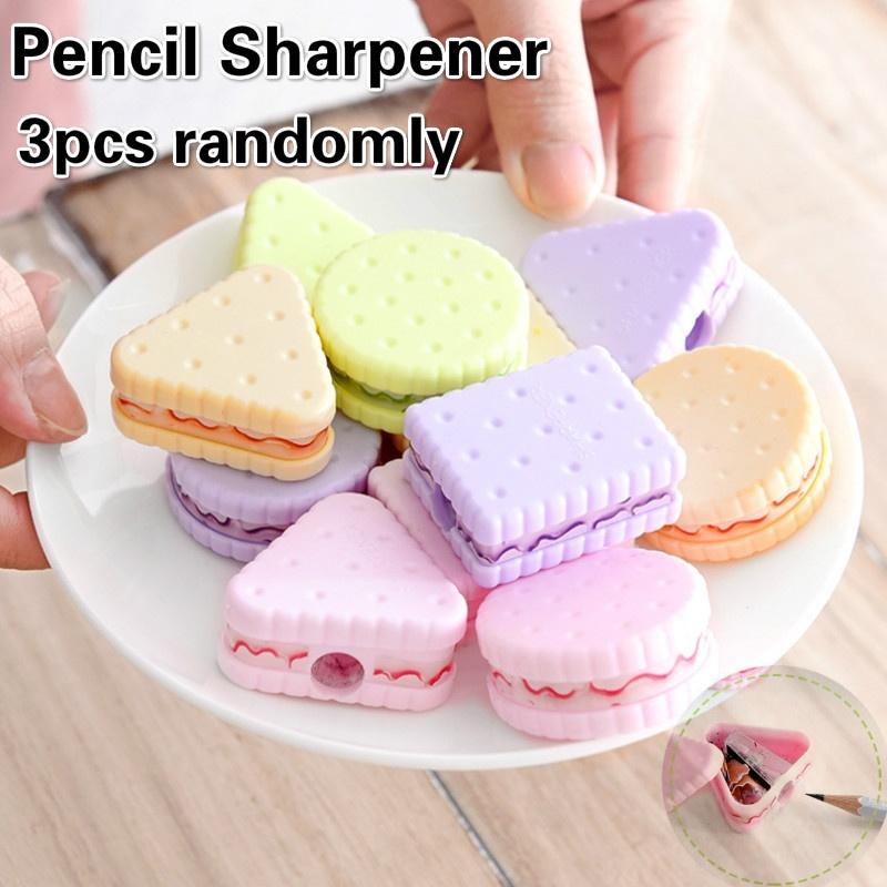 

2026 New 3Pcs/Lot Creative Cute Biscuit Shape Pencil Sharpener Portable Manual Pencil Cutter Kids School Stationery Random Color