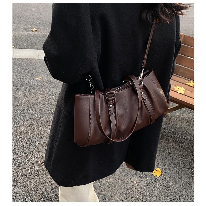 Ielgy Large-Capacity Retro Niche Messenger Bag Pleated Western Style One-Shoulder Work Commuter Bag