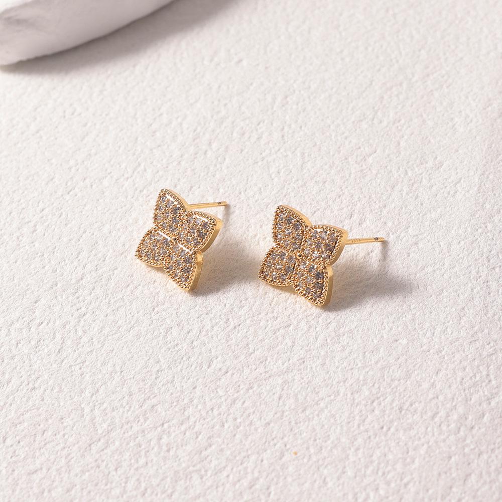 Elegant 3D Butterfly Diamond Stud Earrings for Women - Light Luxury, Shiny, Fashionable, Versatile for Daily Commute