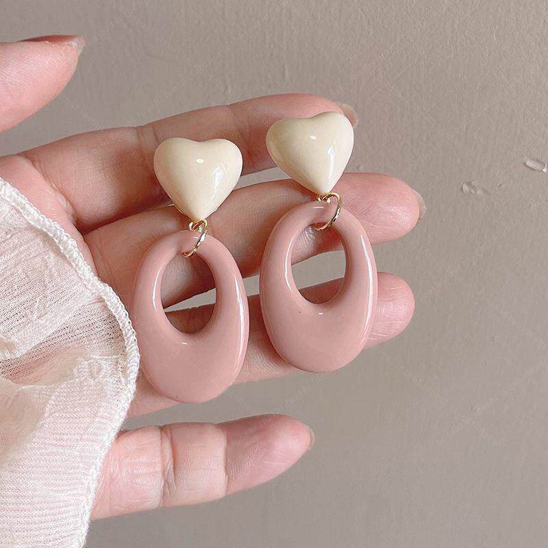 Dopamine flower ear hook women's new holiday style accessories ear clips without ear piercings, high-end seaside cute ear accessories