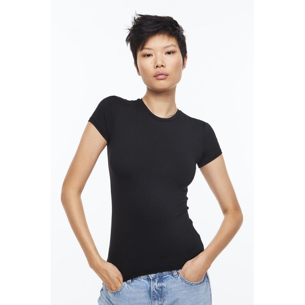 

Приталенная футболка H&M черная