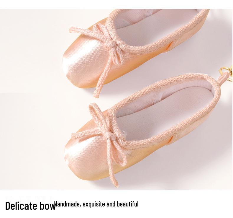 Ballettschuh-Anhänger: Handgefertigter Satin-Spitzschuh-Anhänger Schlüsselanhänger