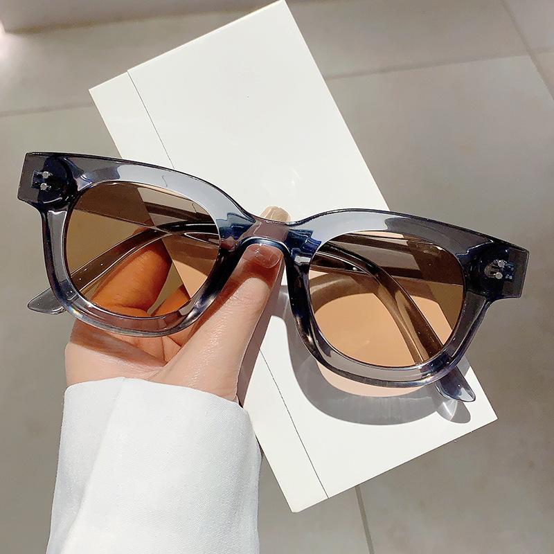 

Vintage Trendy Square Sunglasses Women For Men Luxury Brand Designer Sun Glasses Punk Popular Classic Rivet Outdoor Shades