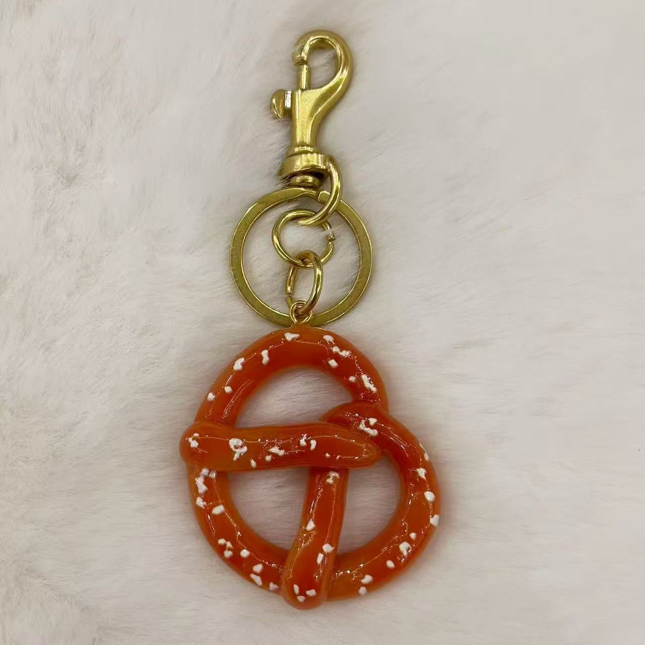 Donut Keychain Pendant, Versatile Earphone Pendant, Bag Ornament, Pendant, Resin Car Keychain. светло-коричневого