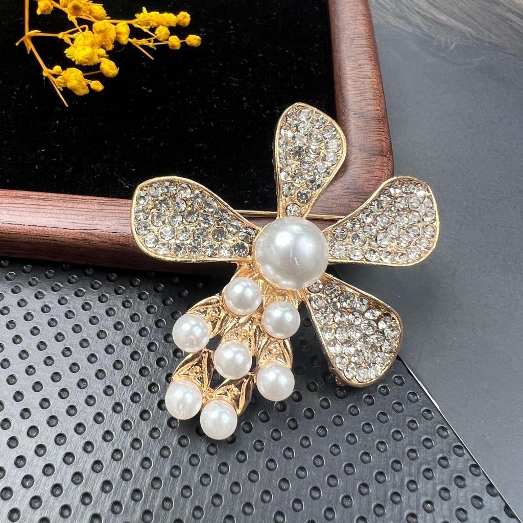 Broșă Retro Cristal Diamant cu Ac Anti-Expunere și Cataramă din Aliaj pentru Accesorii Vestimentare