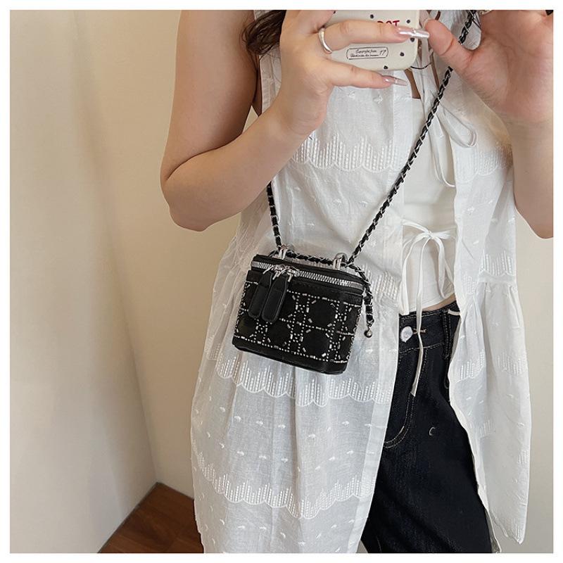 Korean Version Feels Fashionable Single Shoulder Underarm Bag Women's 2025 Summer New Simple Messenger Bag Versatile Chain Small Square Bag
