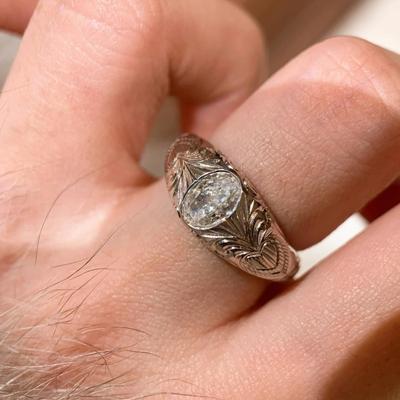 Light Luxury French Retro Pigeon Egg Engraved Ring Heavy Industry Exquisite And Versatile Italian Medieval Niche Design Ring