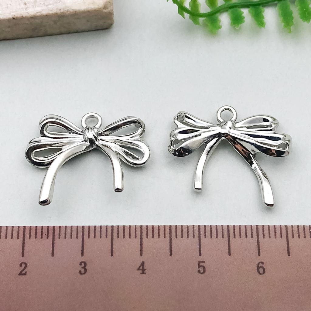 Hängender Vergoldeter Farbechthaltender Diy Schleife Hohl Anhänger Anhänger, Legierung Halskette, Armband, Ohrringe, Handgefertigter Schmuckzubehör