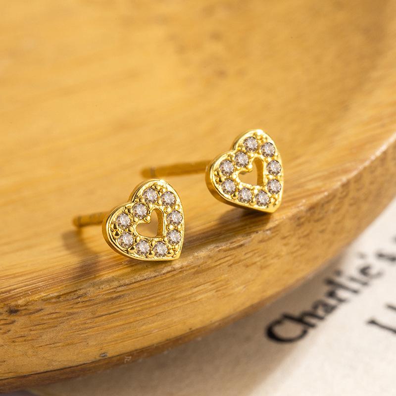

18K Gold-Plated Diamond-Studded Earrings: Elegant, Trendy, and Luxurious European and American Style.