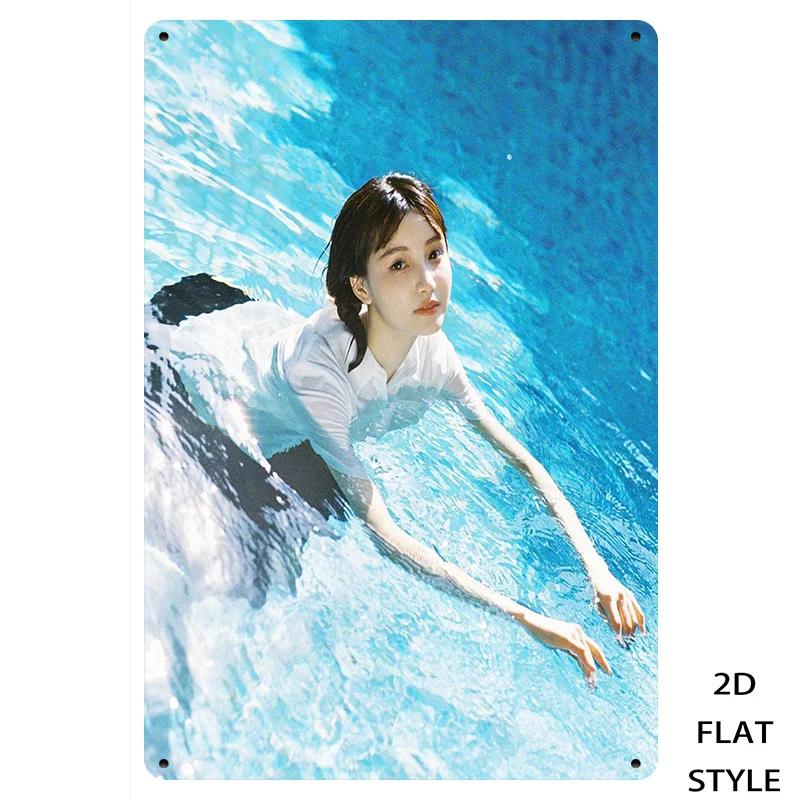 

Glamour Deco Vintage Poolside Woman Retro Metal Wall Art 8x12 Inch, 2D Flat Wall Sign for Living Room Bedroom Decor 20x30cm（7.8x11.8inch）