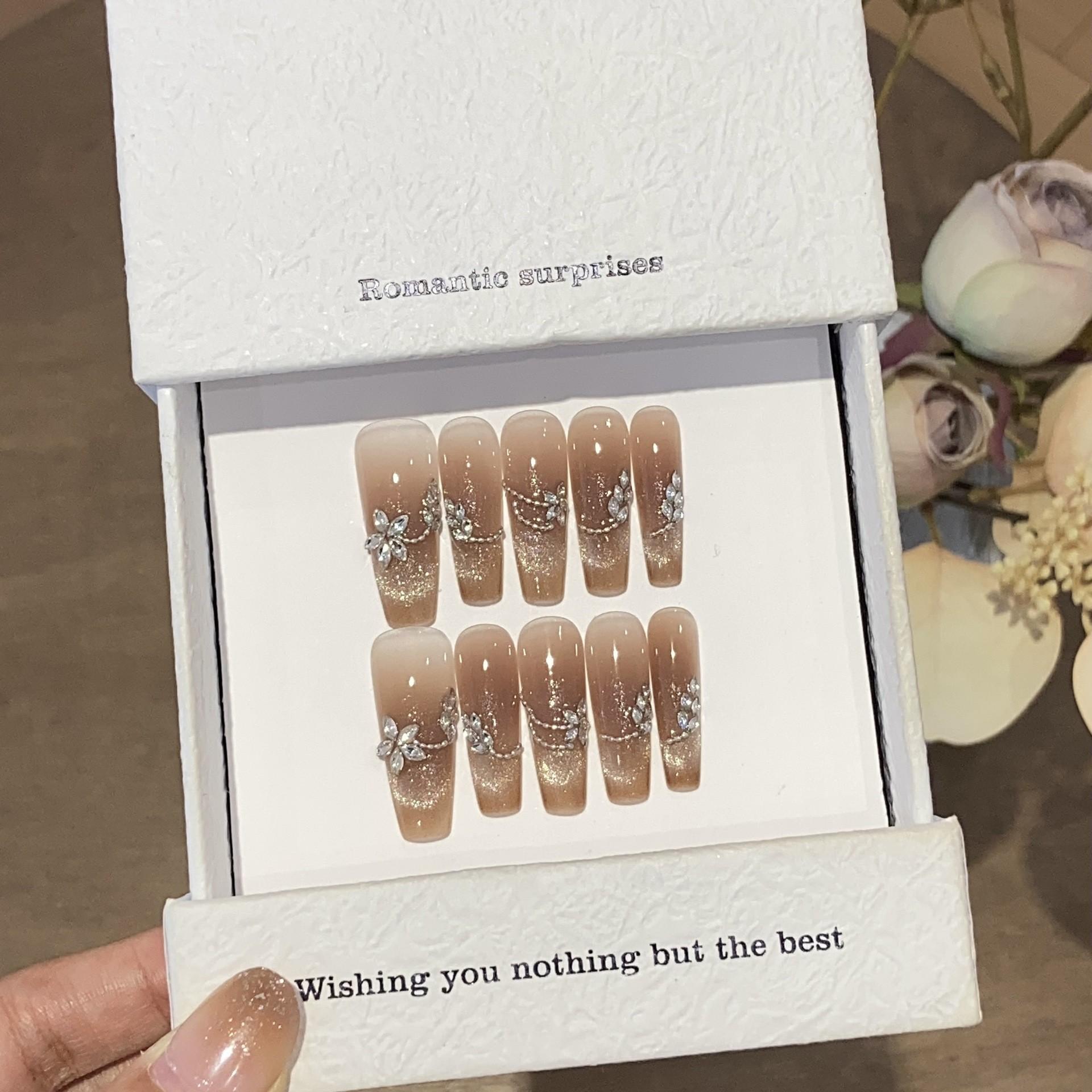 

Улыбка Майяра Улыбка Кошачий глаз Цепочка Стек Дрель Лондон Первый снег Может Быть Съемным M