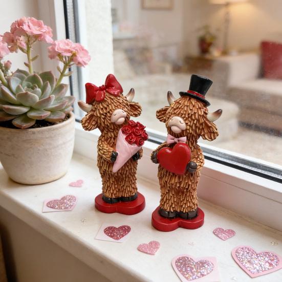 2 Pcs Valentine's Day Highland Cow Figurine Cute Love Scottish Cow Statue with Roses And Heart Romantic Farmhouse Tabletop Decoration