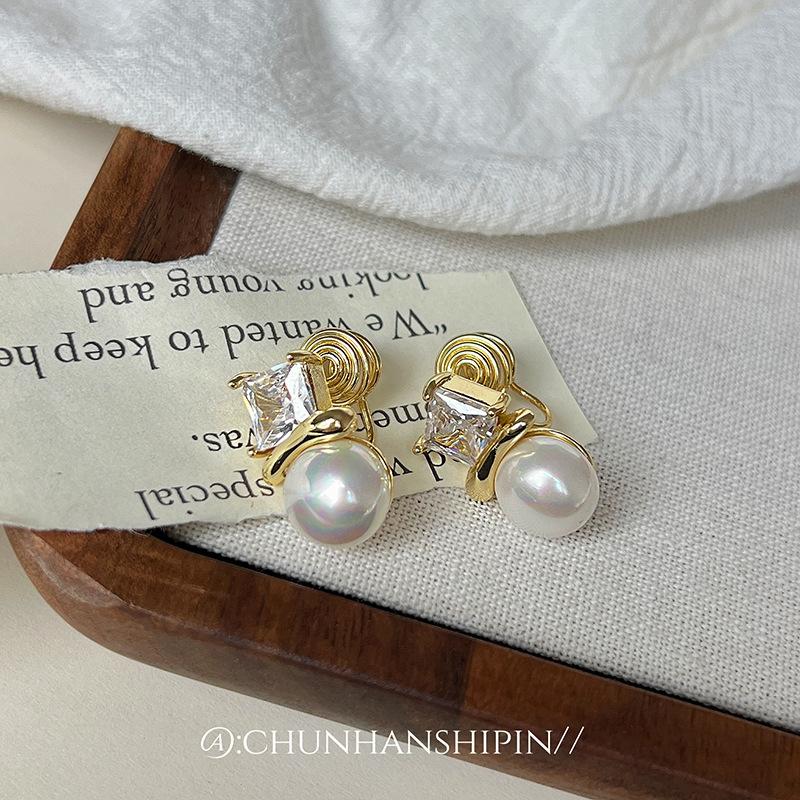 

Fashion exquisite high-end commuter stud earrings niche design earrings pearl zircon earclips earrings without earrings women